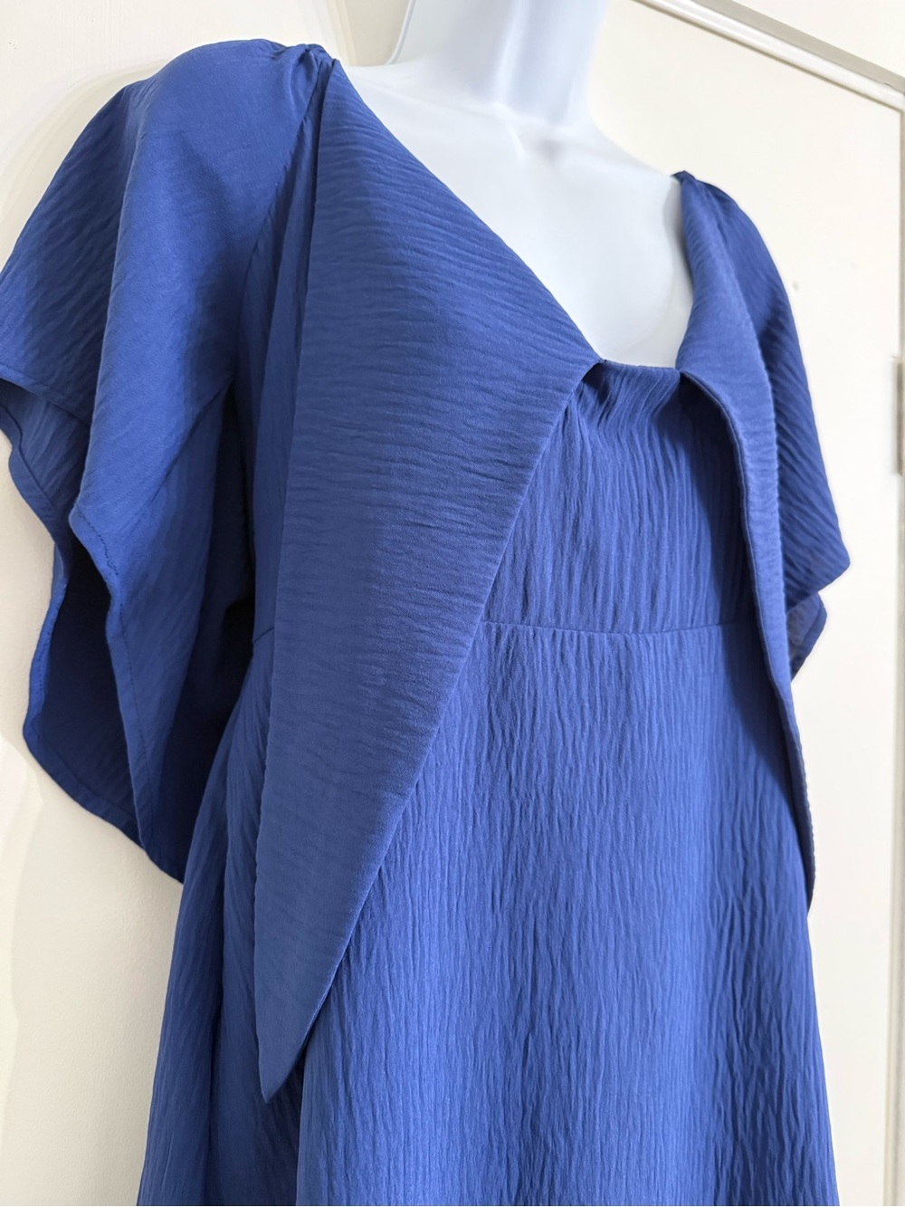 NWT Dokotoo Tie-Front Midi Dress in Navy Blue with Flutter Sleeves size M - Picture 9 of 10